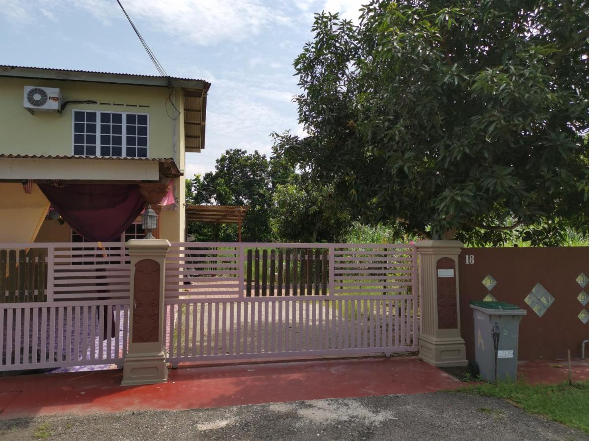 Sri Makmur Pontian Homestay Pontian Besar Екстер'єр фото